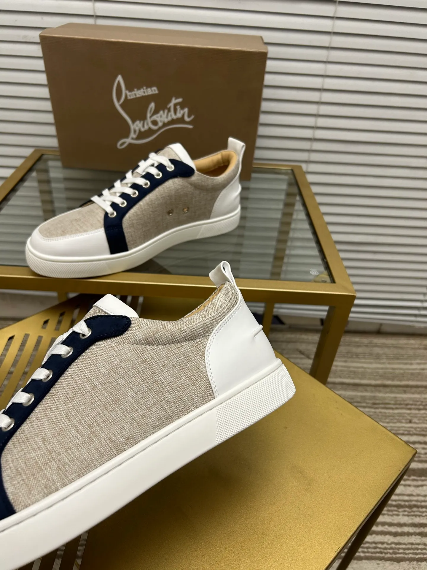 (Customized model) Ex-factory price is 480. christian louboutin (CL red sole shoes) counter series, casual sneakers for couples 📢 📢 📢 Exclusive hot style release 🎈🎈💪 Movable latex feet 👻 Finished outsole line [Proud] 😝Female 35-40# Male 38#-46, global supply😝 [Top version]: Original imported genuine leather upper, top original leather lining, original molded TPU outsole, original 1:1 detail processing, original shoe last,